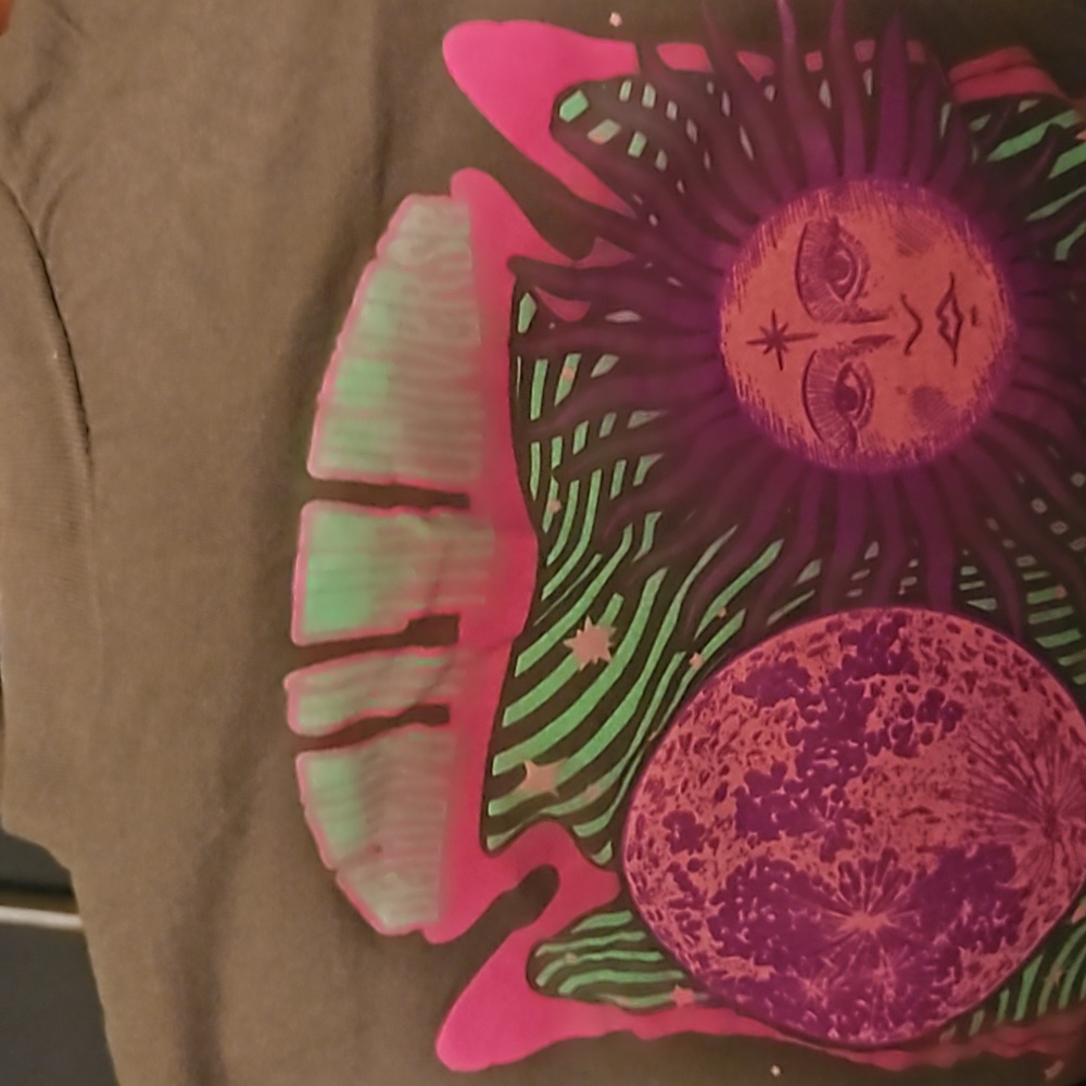 Graphic tee - Picture 3 of 3